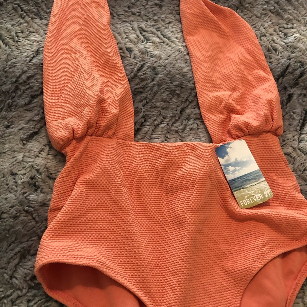 One piece bathing suit - Picture 2 of 4
